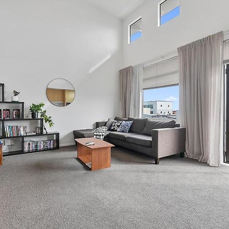 Roomy High-Ceiling Loft Apartment - Free Parking! 오클랜드 외부 사진