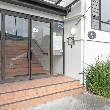 Roomy High-Ceiling Loft Apartment - Free Parking! 오클랜드 외부 사진
