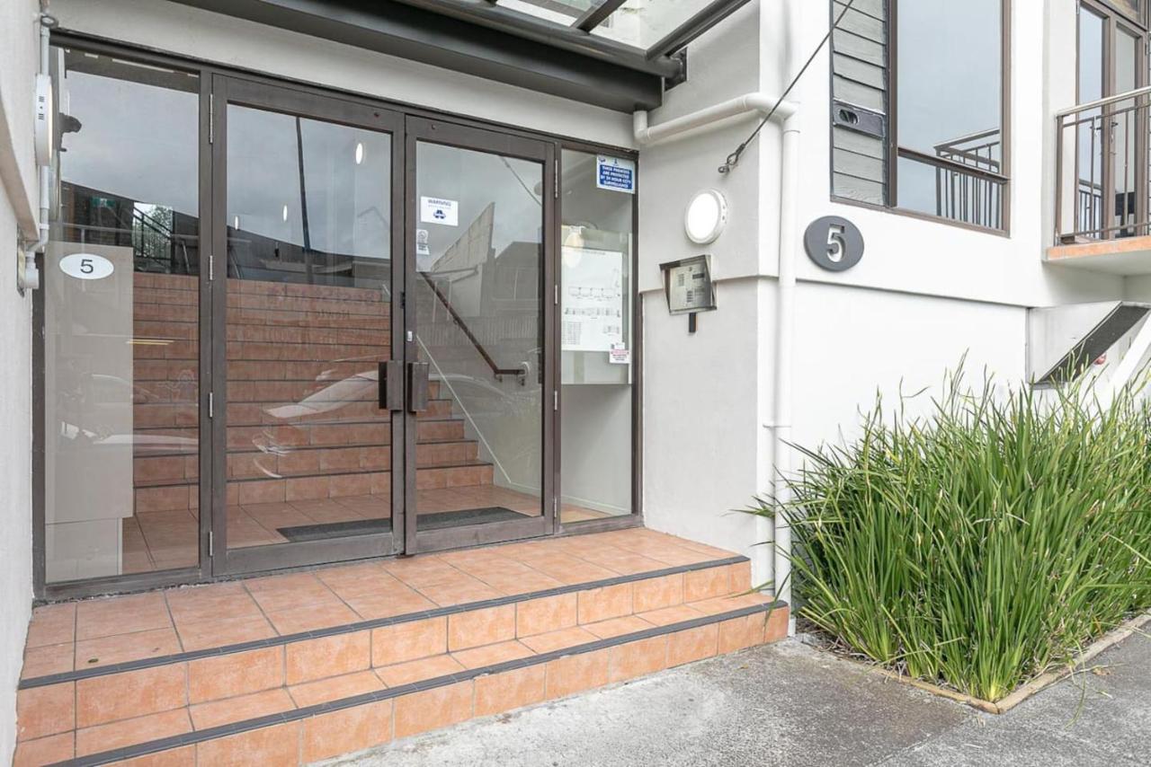 Roomy High-Ceiling Loft Apartment - Free Parking! 오클랜드 외부 사진