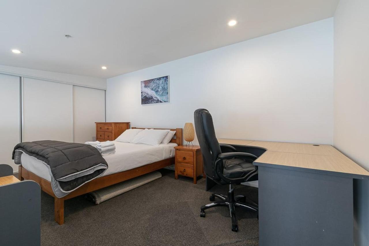 Roomy High-Ceiling Loft Apartment - Free Parking! 오클랜드 외부 사진