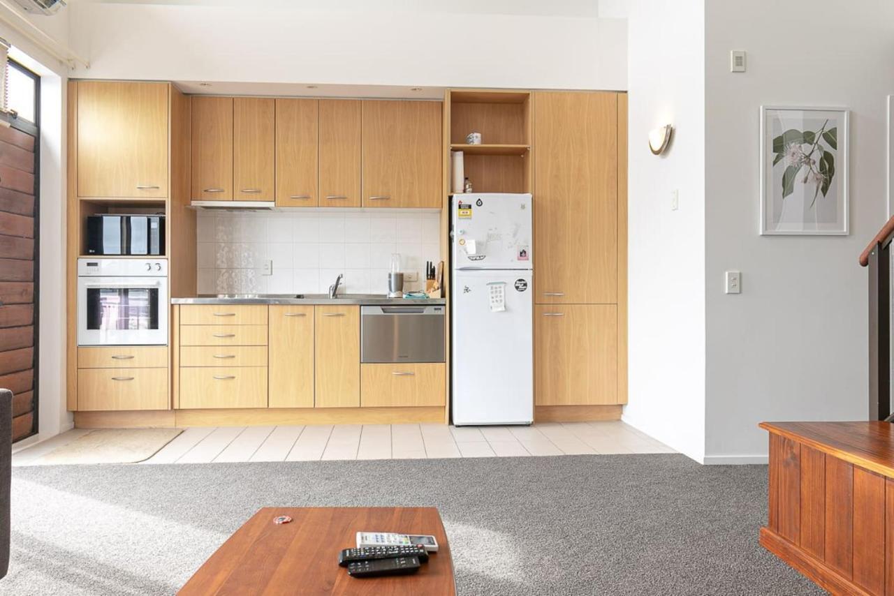 Roomy High-Ceiling Loft Apartment - Free Parking! 오클랜드 외부 사진
