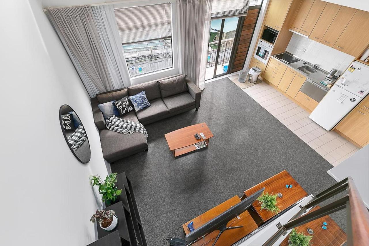 Roomy High-Ceiling Loft Apartment - Free Parking! 오클랜드 외부 사진