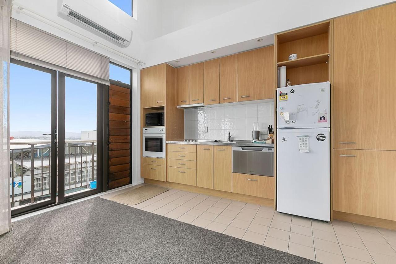 Roomy High-Ceiling Loft Apartment - Free Parking! 오클랜드 외부 사진